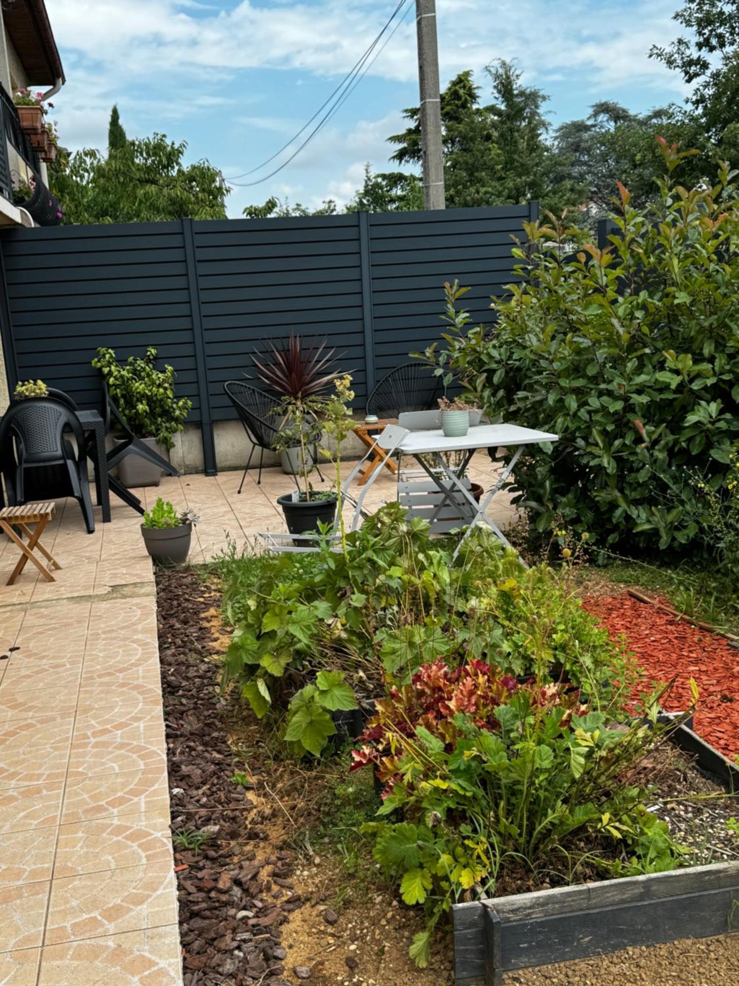 Au Calme Dans Maison En Rez De Jardin A 2,2 Kms Du Groupama Stadium Et Salle Ldlc Arena Meyzieu Exterior photo